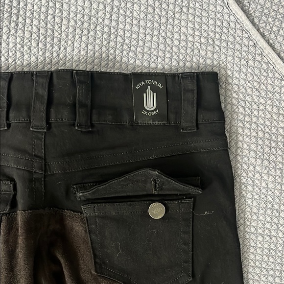 Kiya Tomlin Skinny Jodpur black Jeans Sz25
3 for $10 on any item <$10 in closet! - Picture 4 of 5